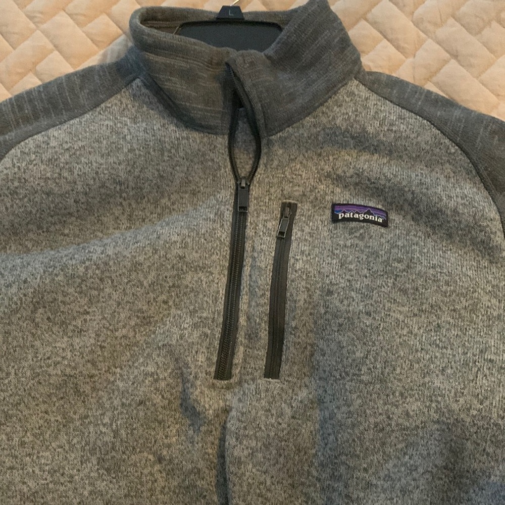 Two tone Gray Patagonia quarter zip. Men’s XL.